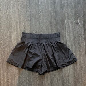 Aritzia GOLDEN Black Flutter 2” Running Shorts
